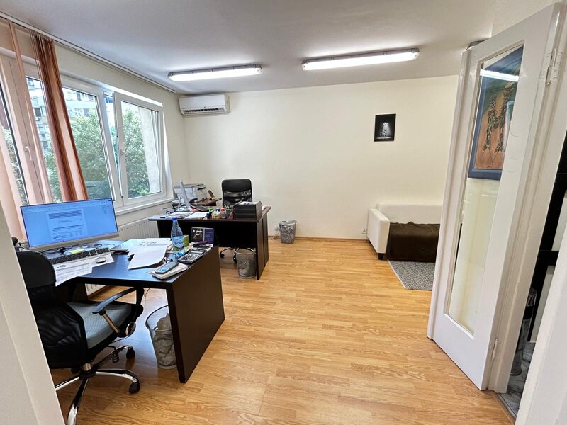 Sala Palatului, Calea Victoriei, 2 camere de inchiriat.