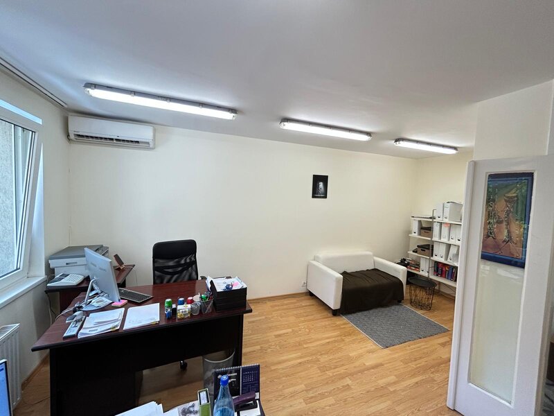 Sala Palatului, Calea Victoriei, 2 camere de inchiriat.