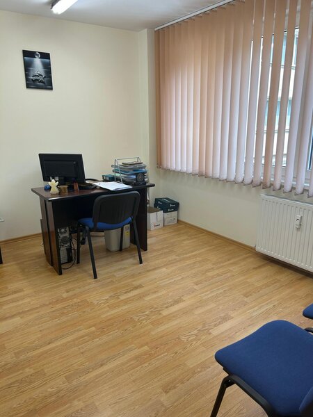 Sala Palatului, Calea Victoriei, 2 camere de inchiriat.