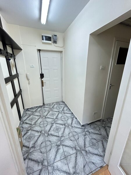 Sala Palatului, Calea Victoriei, 2 camere de inchiriat.